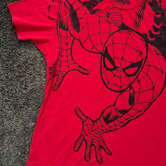 Universal Studios Marvel Spiderman Red Short Sleeve T-Shirt Size Large - Picture 2 of 8